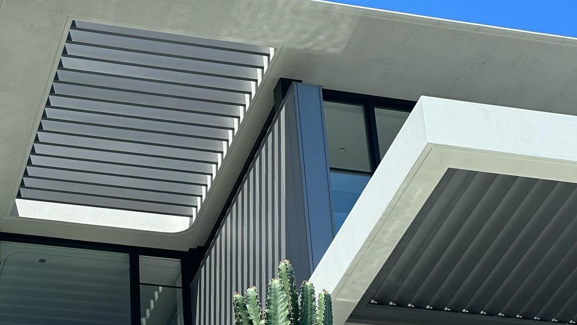 Chamberlain Avenue, Rose Bay - rendered facade and louvred eaves detail