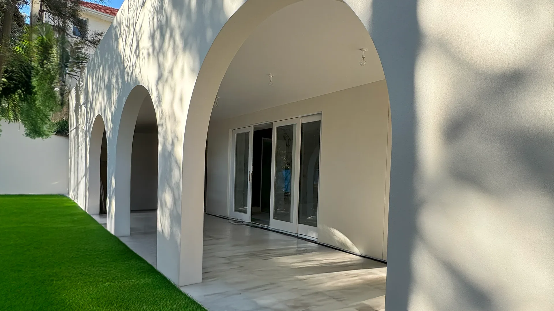 Brook Street, Coogee - arched openings and cement render detail