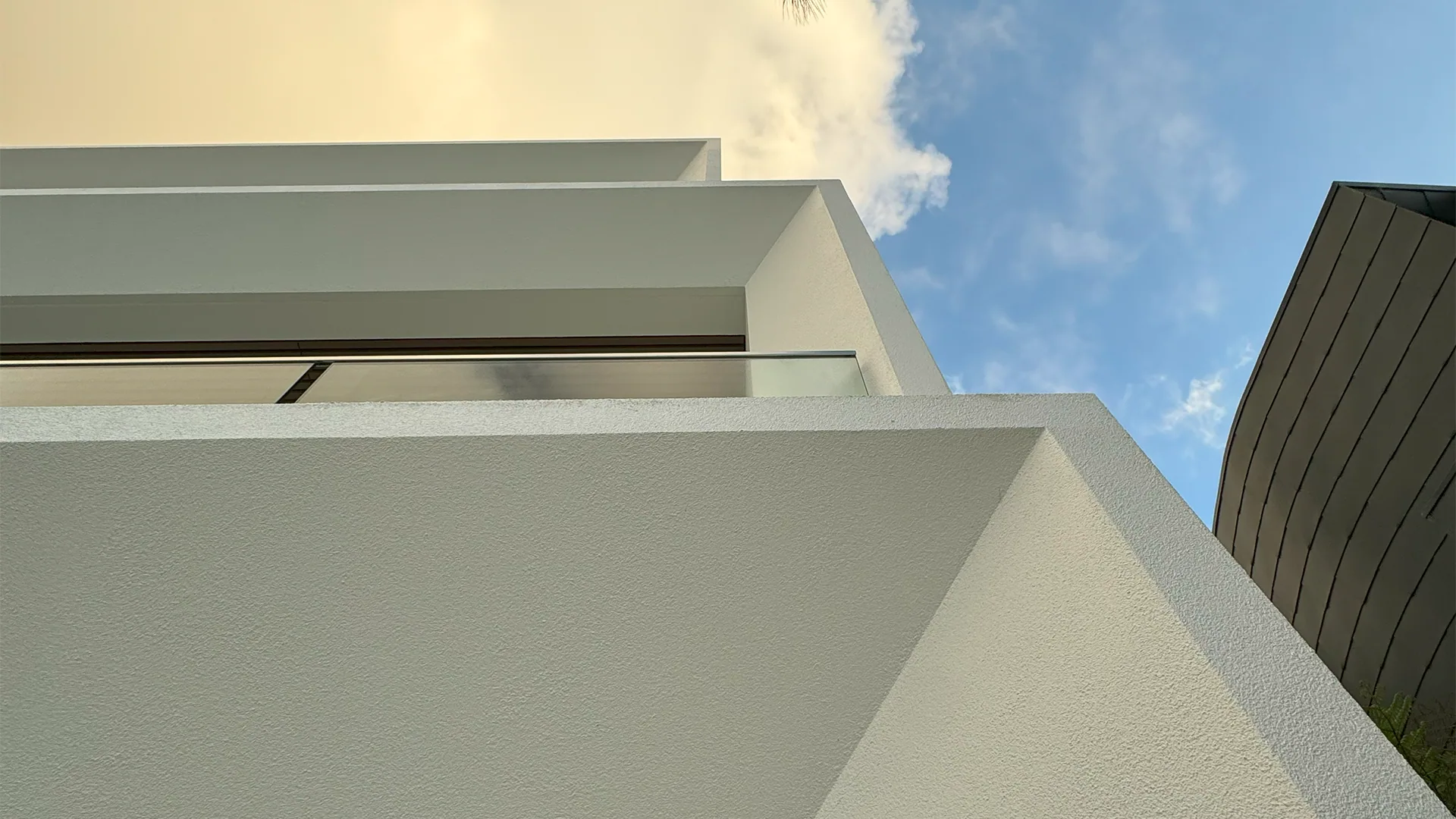 Whale Beach Road, Whale Beach - texture render finish detail on the parapet